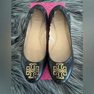 TORY BURCH 8M Melinda Ballet Flats Black Tumbled Leather Gold Logo Womens Shoes